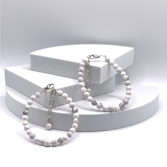 Genuine Natural Howlite Bracelet - Picture 11 of 13